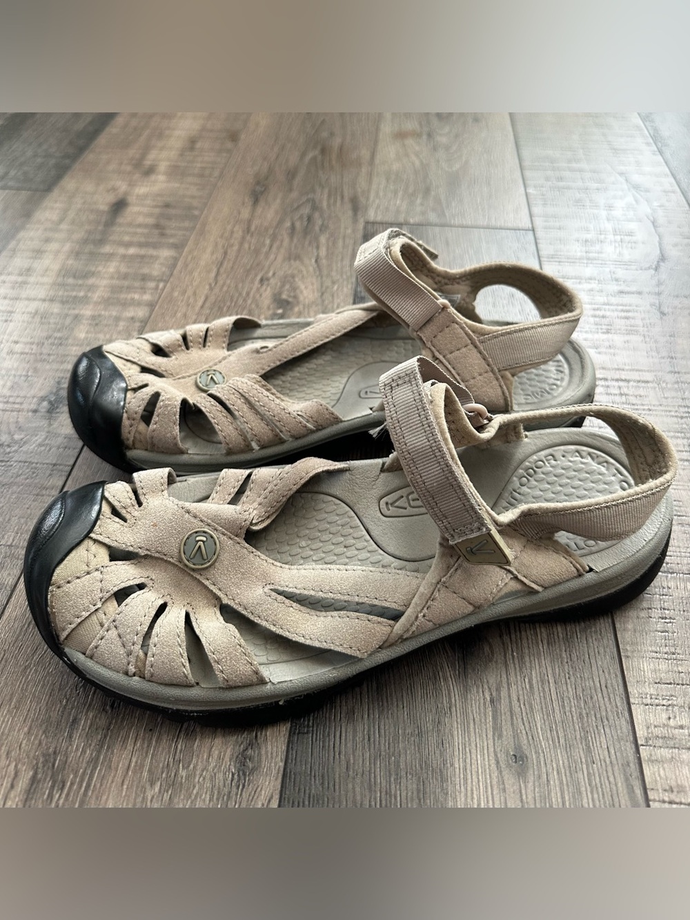Keen Rose Strappy Closed Toe Sandals Shoes Womens Sz 8 Beige Adjustable Outdoor